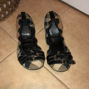 Authenic Burberry Flats; expandable material